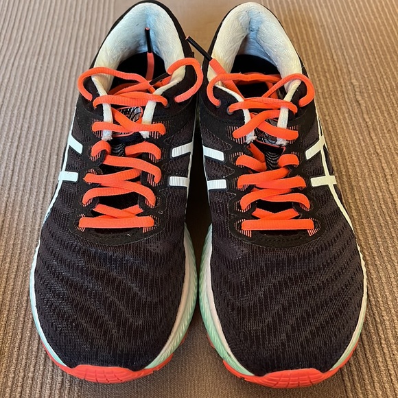 ASICS running shoes - Picture 3 of 7